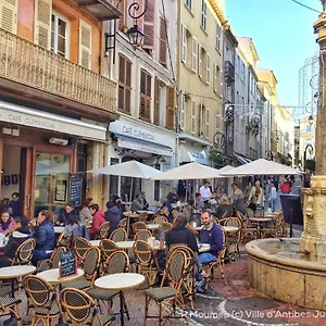 https://les-violettes-3-pices-centre-ville-antibes.fr-provencehotel.com